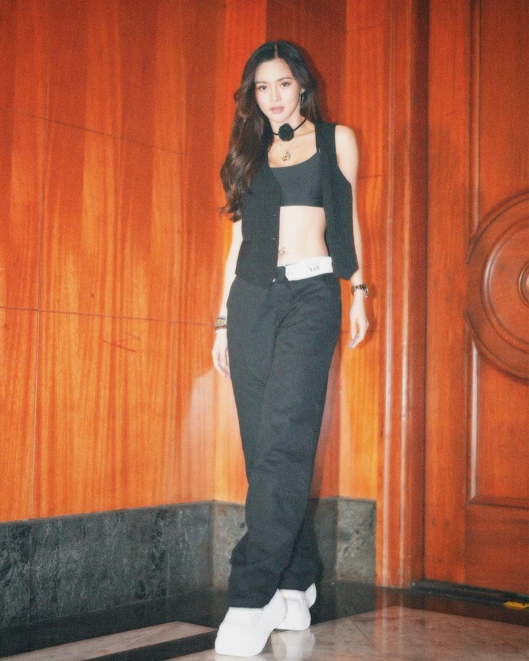 Look Kim Chius Chic Ab Baring Outfits On Instagram Previewph 