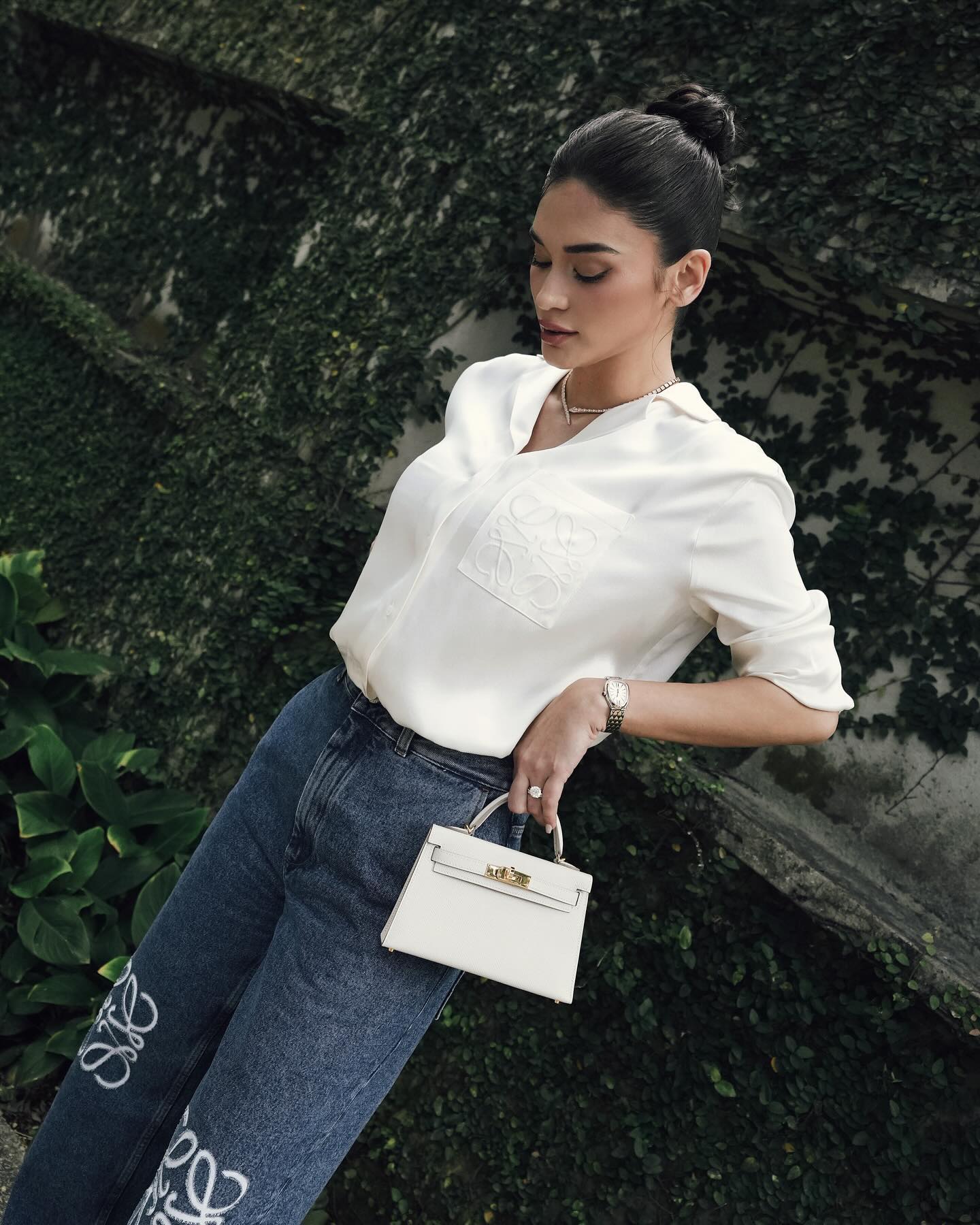 Pia Wurtzbach Wears A White Top And Jeans Ootd Worth P3.2 Million |  Preview.ph