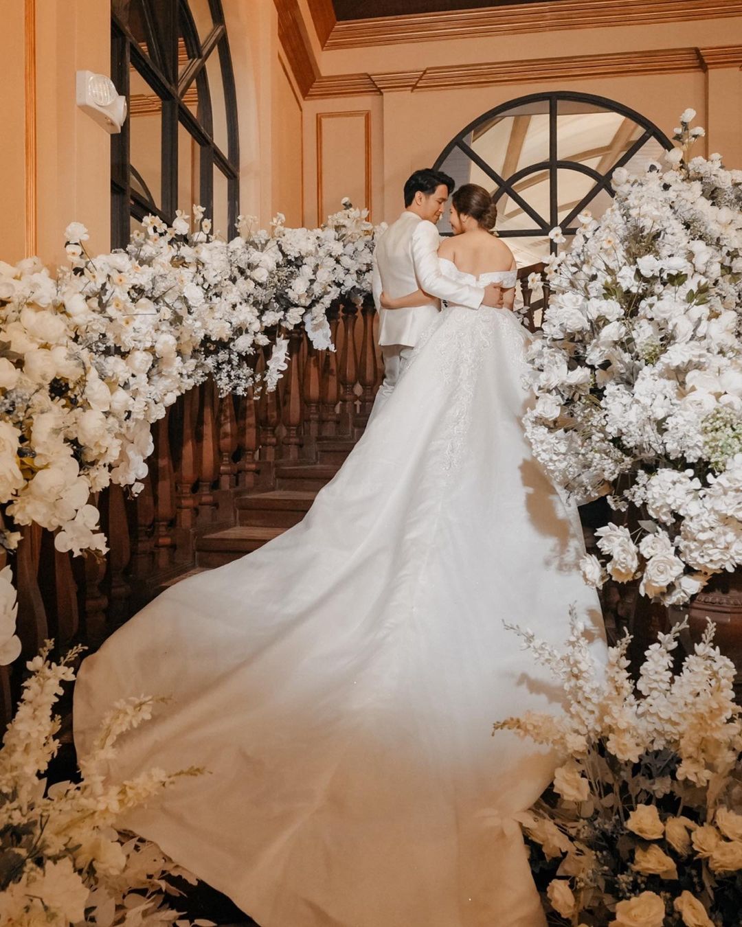 LOOK: Bride Gets Married in a Custom-Made Gown From Divisoria | Preview.ph