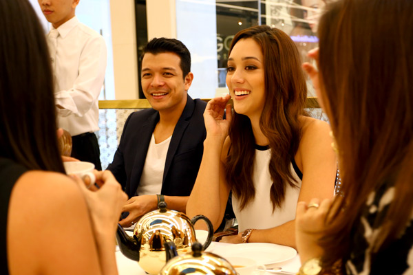 Jericho Rosales And Kim Jones Wedding - The cake slicing :D