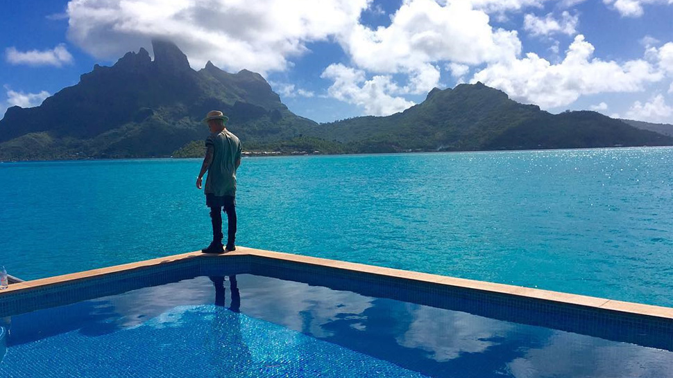 Justin Bieber Was Spotted Strolling Around Naked In Bora Bora!