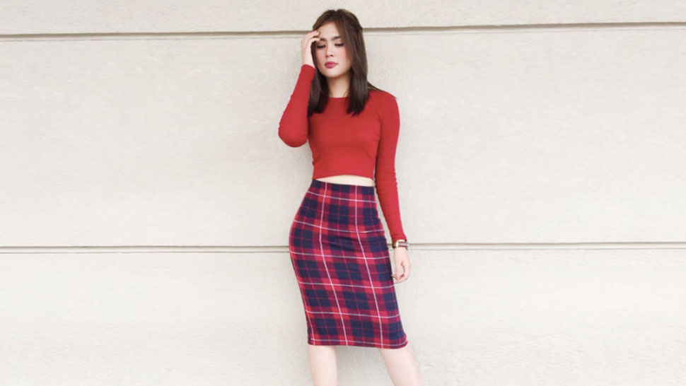 5 Ways To Wear A Sweater, According To Sofia Andres