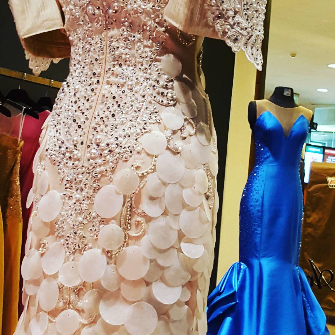 pia wurtzbach gown designer