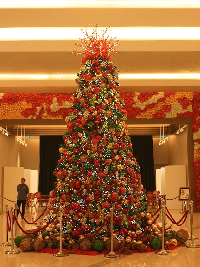 21 Christmas Trees Around The Metro That Bring Holiday Feels