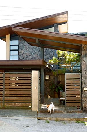 Wood and Stone change a Three-Storey Rest House in ...