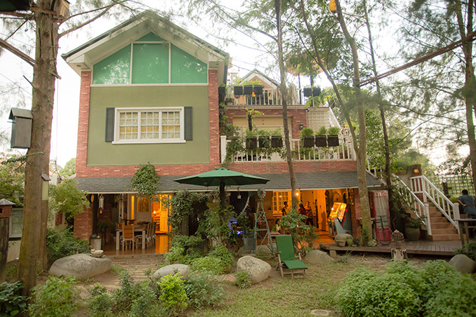 A Cozy and Charming Country Home in the City | RL