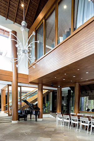 10 Things To Love About Willie Revillame's Tropical House | RL