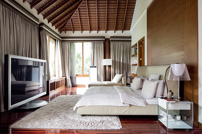 10 Things To Love About Willie Revillame's Tropical House | RL