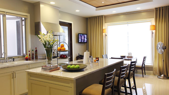 John Lloyd Cruz's Sprawling Family Home | RL