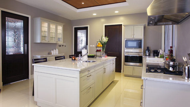 John Lloyd Cruz's Sprawling Family Home | RL