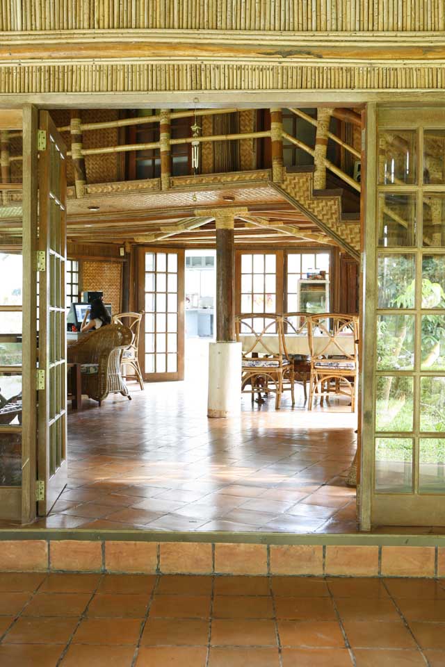 An Old Fashioned Pinoy Bahay Kubo In Palawan | RL