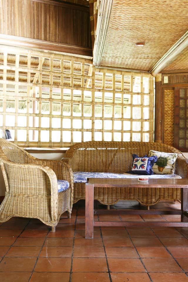 An Old Fashioned Pinoy Bahay Kubo In Palawan | RL