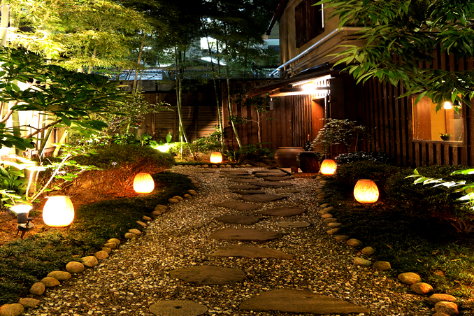3 Types Of Lighting Fixtures For Your Garden Rl Proper Lighting Can Do Wonders For Your Outdoor Area Aside From Enhancing The Beauty Of Garden Lanai Or Balcony It Also Allows You To Move Freely In