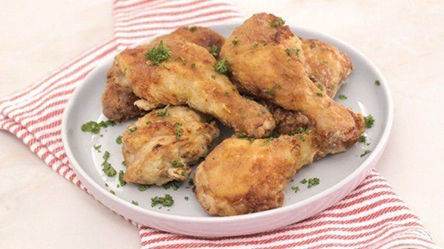 can you fry chicken in an airfryer dredged in flour