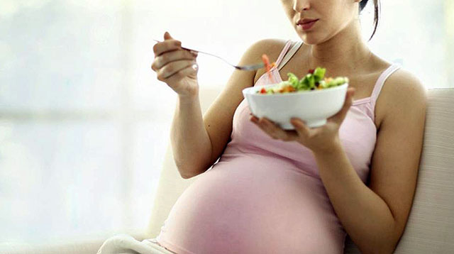 Safe or Unsafe? 6 Foods Pregnant Women Should Be Cautious About