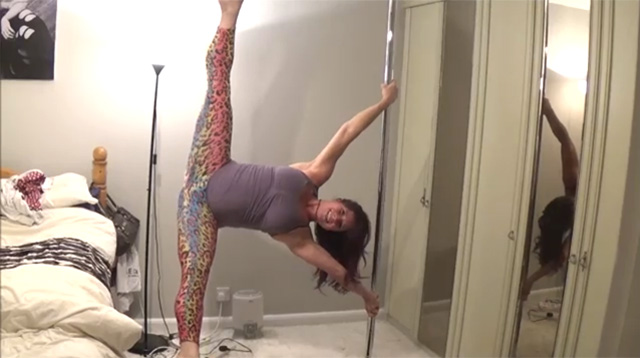 Mom Performed an Unbelievable Pole Dancing Move While In Labor!