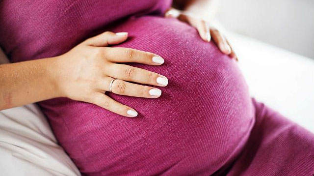Preggy Mom, Ease the Stress by Talking to Your Unborn Baby