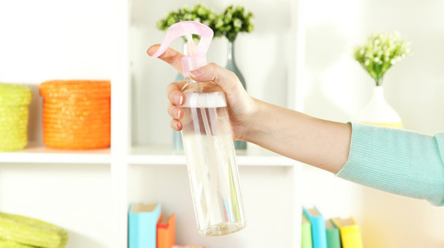 3 Easy All-Natural Air Freshener Sprays for a Lovely Scented Home