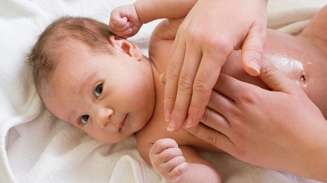 5 Key Things to Remember When You Massage Your Baby, Says Expert