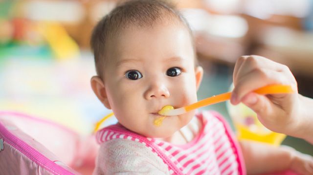 Feeding Your Baby: A Guide on Solid Foods for Your 6-Month-Old