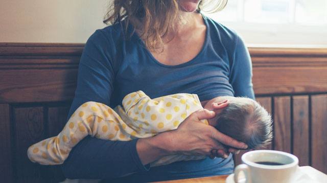 8 Things We Need to Stop Saying to Moms Who Breastfeed in Public