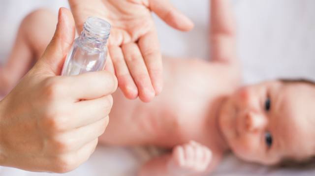 Are Essential Oils Safe to Use on Babies? An Expert Weighs In