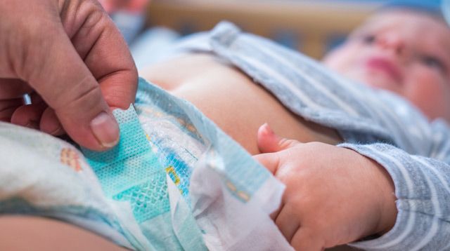 Deal With Messy Diaper Emergencies With These 5 Smart Hacks!
