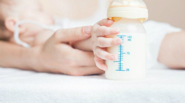 'Stop Making Moms Feel Like a Criminal When It Comes to Formula Milk'