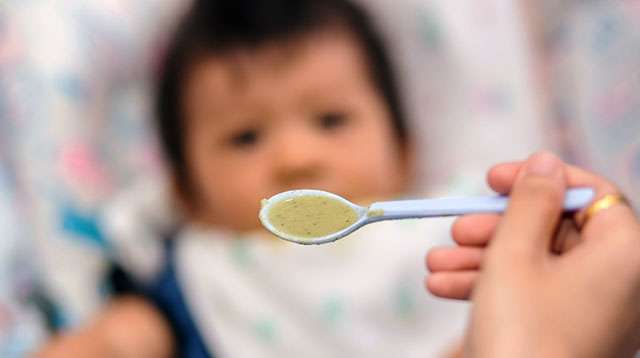 You Put Your Baby's Health at Risk When You Feed Him Solid Food Too Early