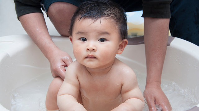 Remember 'TWAG' When Bathing Your Baby, Says Dermatologist