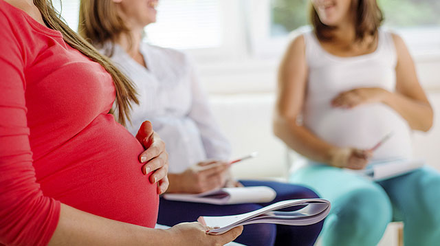 Preparing for Childbirth? Put Down Your Phone and Head to a Prenatal Class