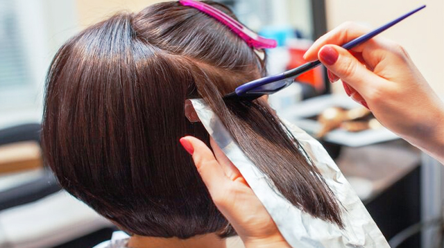 Ligtas Ba Para sa mga Nagpapasusong Ina ang Magpa-Hair Treatment?