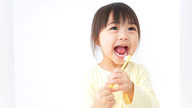 5 Ways to Get Your Toddler to Brush Her Teeth On Her Own