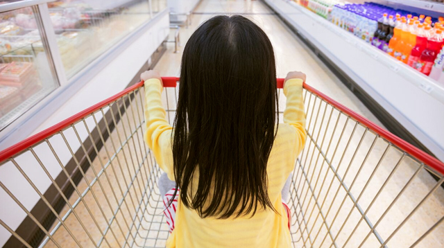 You'll Never Use Your Grocery Cart the Same Way Again After Learning This Hack