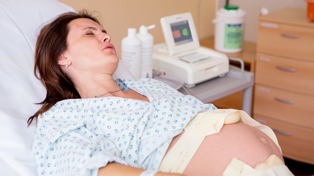When to Push During Labor: The Sooner the Better, Study Suggests