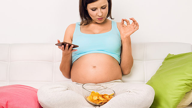 Is It Safe to Eat Potato Chips, Papaya, or Balut When You're Pregnant?