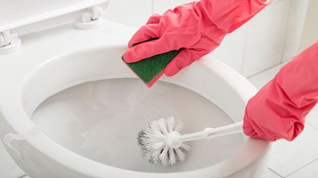 7 Tips to Help You Clean the Bathroom Even When You're Super Busy