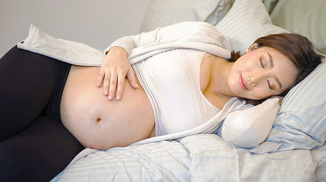 Sleeping on Your Side Significantly Lowers Your Risk of Stillbirth