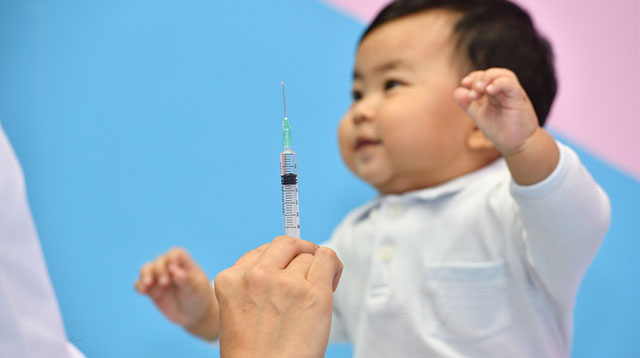 If Your Baby Is Not Old Enough to Get Vaccinated Against Measles, Here's What You Can Do