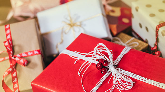 7 Useful Christmas Gifts Family And Friends Will Love That They Won't Buy For Themselves