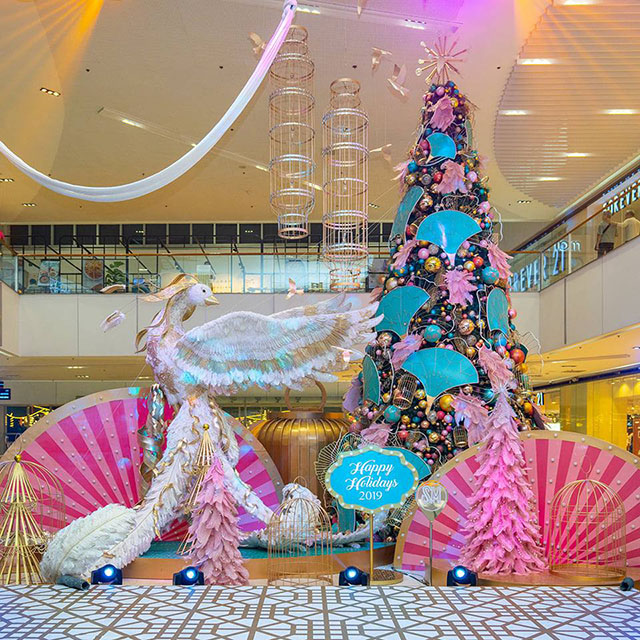 Take Your Family Pic at These Instagram-Worthy Christmas Displays ...