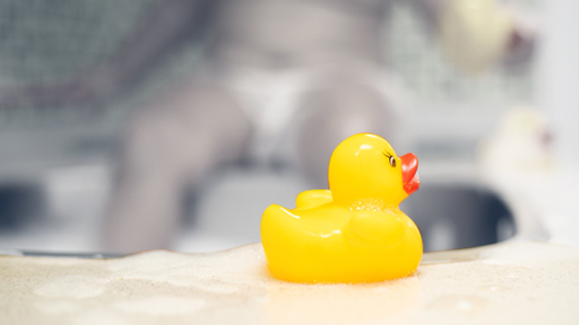 Ew! Here's Proof That Bath Toys Can Accumulate Molds and Bacteria (And How To Clean Them)