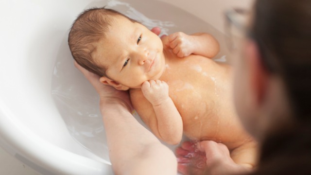 The Most Important Thing To Remember For Baby's First Bath, According To Pedia