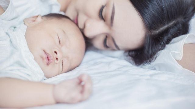 'Should I Wake Baby Up To Feed?' Pediatrician And Sleep Specialist Explain What To Do