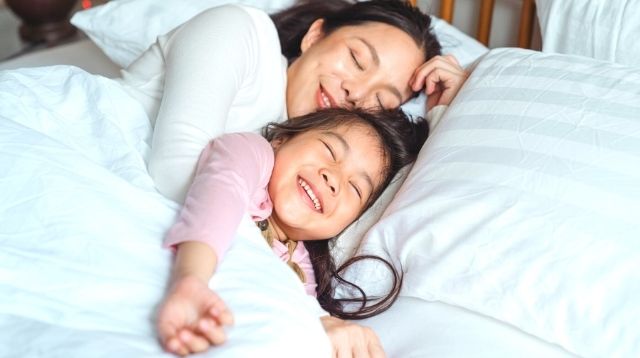 School Director Shares What Helps Her Kids Sleep Early (You May Find It Useful, Too!)