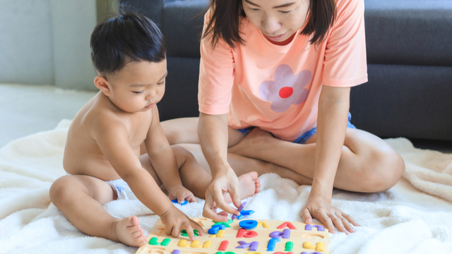 Mga Nanay-Approved Techniques Para Matuto Ang Toddler Mo Ng Alphabet