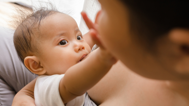 Kalamansi At Bawang Sa Boobs? Mga Kakaibang Paraan Para I-Wean Si Baby Sa Breastfeeding