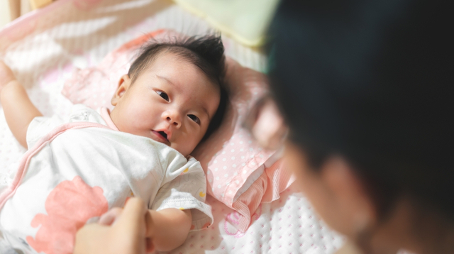 2-Month-Old Milestones: Nangingilala Na Si Baby