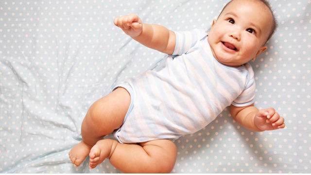 Sumusunod Ng Tingin Si Baby At Naduduling Paminsan! Kasama 'Yan Sa 3-Month-Old Milestones