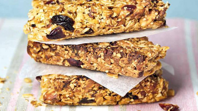 Weekend Recipe: Almond and Peanut Granola Bars